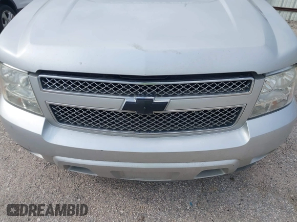2011 Chevrolet Tahoe LTZ z VIN 1GNSCCE06BR110406, wystawiony jako IAAI lot #41611756 z przebiegiem 162 215 mil mil oraz . Historia ofert i sprzedaży dostępna na DreamBid. Obrazek 6.
