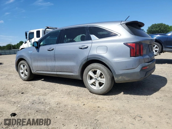 2021 Kia Sorento LX z VIN 5XYRG4LC3MG021795, wystawiony jako Copart lot #59050315 z przebiegiem 111 575 mil mil oraz Szkoda całkowita • Salvage title. Historia ofert i sprzedaży dostępna na DreamBid. Obrazek 2.