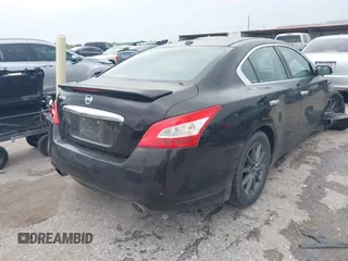 2011 Nissan Maxima 3.5 SV with VIN 1N4AA5AP1BC833842, listed as a IAAI auction lot 41897832 with 261,943 mi miles. Bid and sale history available at carsss.com. Image 4.