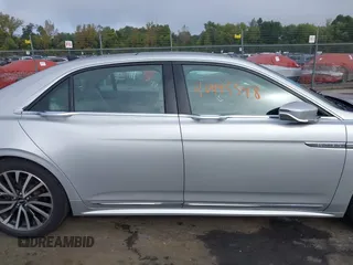 2019 Lincoln Continental Select with VIN 1LN6L9TK2K5606176, listed as a IAAI auction lot 40445548 with 32,327 mi miles. Bid and sale history available at carsss.com. Image 13.