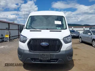 2023 Ford Transit Cargo z VIN 1FTBR1C89PKB34445, wystawiony jako IAAI lot #42414755 z przebiegiem 30 593 mil mil oraz . Historia ofert i sprzedaży dostępna na DreamBid. Obrazek 12.