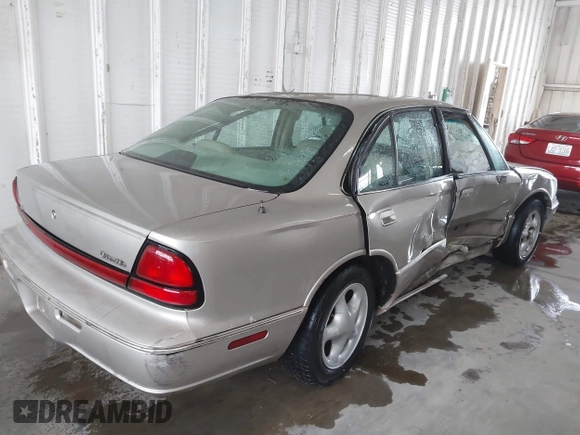 1996 Oldsmobile LSS z VIN 1G3HY5217T4809863, wystawiony jako IAAI lot #41623766 z przebiegiem 186 701 mil mil oraz . Historia ofert i sprzedaży dostępna na DreamBid. Obrazek 4.