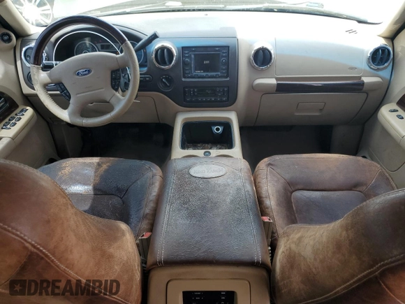 2006 Ford Expedition Eddie Bauer z VIN 1FMFU18556LA10367, wystawiony jako Copart lot #56062725 z przebiegiem 240 517 mil mil oraz Szkoda całkowita • Salvage title. Historia ofert i sprzedaży dostępna na DreamBid. Obrazek 8.