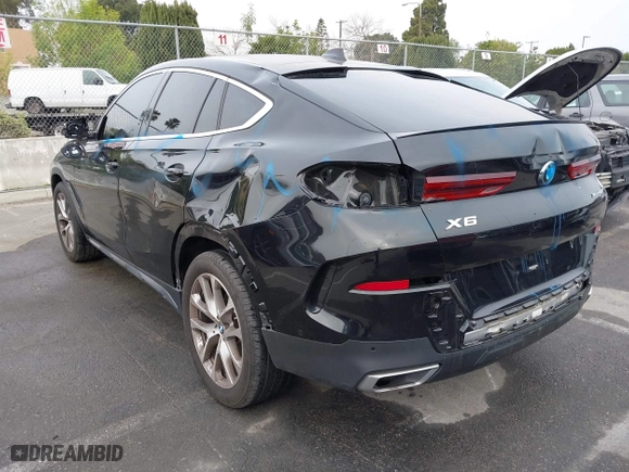 2021 BMW X6 xDrive40i with VIN 5UXCY6C08M9G88854, listed as a IAAI auction lot 41733568 with 30,150 mi miles. Bid and sale history available at carsss.com. Image 3.