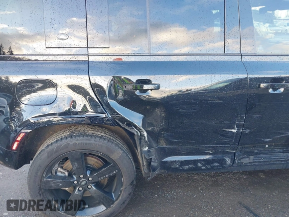 2022 Land Rover Defender X-Dynamic HSE z VIN SALE37RUXN2092086, wystawiony jako IAAI lot #41152865 z przebiegiem 17 756 mil mil oraz . Historia ofert i sprzedaży dostępna na DreamBid. Obrazek 6.