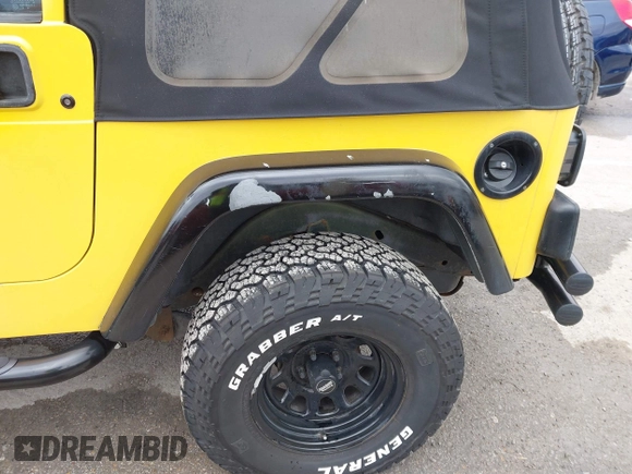 2000 Jeep Wrangler SE with VIN 1J4FA29P2YP797156, listed as a IAAI auction lot 41517183 with 114,236 mi miles. Bid and sale history available at carsss.com. Image 18.