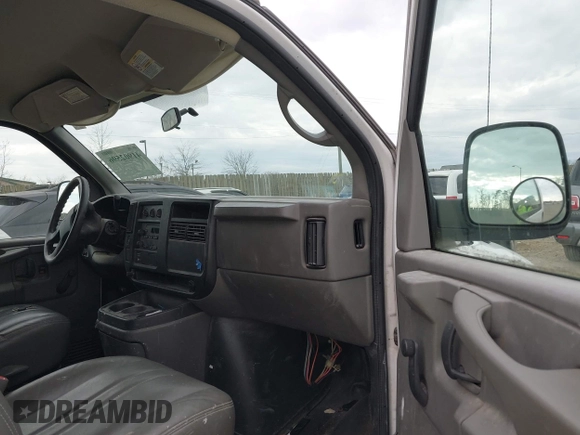 2007 Chevrolet Express Cargo Van with VIN 1GCGG25VX71126980, listed as a IAAI auction lot 41902596 with 89,628 mi miles. Bid and sale history available at carsss.com. Image 5.
