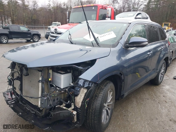 2019 Toyota Highlander SE with VIN 5TDJZRFH1KS959015, listed as a IAAI auction lot 41817317 with 98,365 mi miles. Bid and sale history available at carsss.com. Image 2.