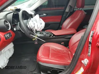 2017 Alfa Romeo Giulia z VIN ZARFAEBN7H7537325, wystawiony jako Copart lot #47110115 z przebiegiem Nie podano mil oraz Szkoda całkowita • Salvage title. Historia ofert i sprzedaży dostępna na DreamBid. Obrazek 7.