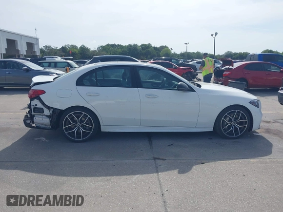 2024 Mercedes-Benz C 300 z VIN W1KAF4GB8RR227839, wystawiony jako IAAI lot #42079634 z przebiegiem 2 062 mil mil oraz . Historia ofert i sprzedaży dostępna na DreamBid. Obrazek 14.