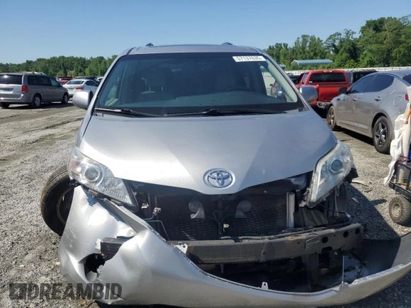 2016 Toyota Sienna XLE с VIN 5TDYK3DC9GS718138, выставлен на аукционе Copart как лот 57137635 с пробегом 105 384 миль миль и Списание • Salvage title. История ставок и продаж доступна на DreamBid. Изображение 5.