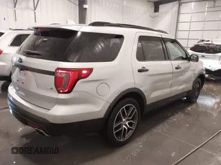 2016 Ford Explorer Sport z VIN 1FM5K8GT9GGD27511, wystawiony jako IAAI lot #42031898 z przebiegiem 113 335 mil mil oraz . Historia ofert i sprzedaży dostępna na DreamBid. Obrazek 4.