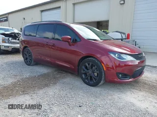 2019 Chrysler Pacifica Touring Plus z VIN 2C4RC1FG6KR532127, wystawiony jako IAAI lot #42285029 z przebiegiem 89 516 mil mil oraz . Historia ofert i sprzedaży dostępna na DreamBid. Obrazek 1.