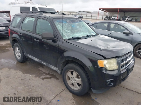 2011 Ford Escape XLS z VIN 1FMCU0C73BKB97601, wystawiony jako IAAI lot #42498599 z przebiegiem 243 282 mil mil oraz . Historia ofert i sprzedaży dostępna na DreamBid. Obrazek 1.