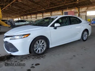 2018 Toyota Camry LE z VIN 4T1B11HK2JU511796, wystawiony jako Copart lot #57102235 z przebiegiem 114 708 mil mil oraz Szkoda całkowita • Salvage title. Historia ofert i sprzedaży dostępna na DreamBid. Obrazek 1.