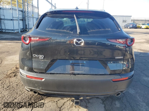 2020 Mazda CX-30 Premium z VIN 3MVDMBEM3LM126527, wystawiony jako Copart lot #53249135 z przebiegiem 42 320 mil mil oraz Szkoda całkowita • Salvage title. Historia ofert i sprzedaży dostępna na DreamBid. Obrazek 6.