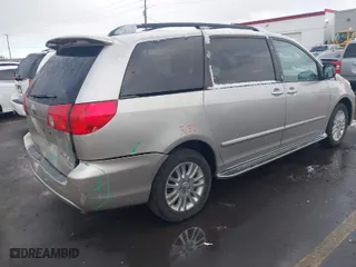 2008 Toyota Sienna LE with VIN 5TDBK23CX8S012363, listed as a IAAI auction lot 41802477 with 224,107 mi miles. Bid and sale history available at carsss.com. Image 4.