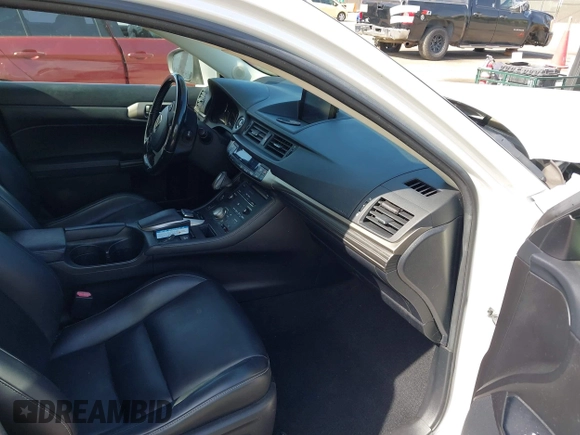 2016 Lexus CT 200h z VIN JTHKD5BH2G2274942, wystawiony jako IAAI lot #42281358 z przebiegiem 68 167 mil mil oraz . Historia ofert i sprzedaży dostępna na DreamBid. Obrazek 5.