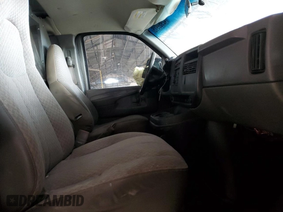 2004 GMC Savana Cargo Van with VIN 1GTHG35UX41162620, listed as a Copart auction lot 42959915 with 222,316 mi miles and Salvage Title. Bid and sale history available at carsss.com. Image 10.