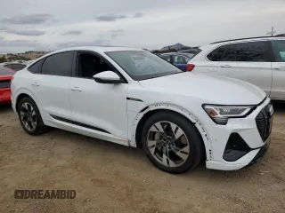 2023 Audi e-tron Sportback S line Premium z VIN WA11AAGEXPB004395, wystawiony jako Copart lot #68947554 z przebiegiem 19 852 mil mil oraz Szkoda całkowita • Salvage title. Historia ofert i sprzedaży dostępna na DreamBid. Obrazek 4.