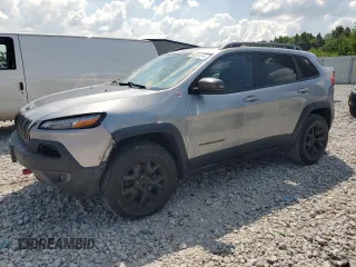 2016 Jeep Cherokee Trailhawk z VIN 1C4PJMBS4GW353088, wystawiony jako Copart lot #62275145 z przebiegiem 129 758 mil mil oraz Czysty tytuł • Clean title. Historia ofert i sprzedaży dostępna na DreamBid. Obrazek 1.