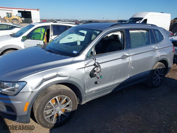 2020 Volkswagen Tiguan SE with VIN 3VV2B7AX4LM081188, listed as a IAAI auction lot 41655478 with 63,593 mi miles. Bid and sale history available at carsss.com. Image 6.
