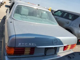 1984 Mercedes-Benz 500 z VIN WDBCA37B9EA072690, wystawiony jako Copart lot #76341244 z przebiegiem Nie podano mil oraz Szkody całkowita. Historia ofert i sprzedaży dostępna na DreamBid. Obrazek 6.