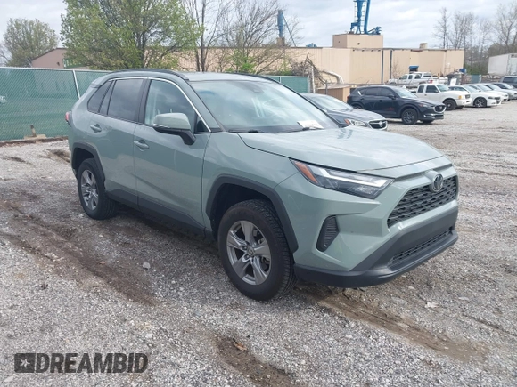 2022 Toyota RAV4 XLE with VIN 2T3P1RFV0NW270223, listed as a IAAI auction lot 41884581 with 20,832 mi miles. Bid and sale history available at carsss.com. Image 1.