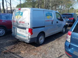 2016 Nissan NV200 S z VIN 3N6CM0KN3GK691809, wystawiony jako IAAI lot #41916059 z przebiegiem 39 559 mil mil oraz . Historia ofert i sprzedaży dostępna na DreamBid. Obrazek 4.
