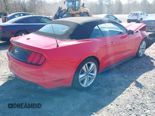2015 Ford Mustang EcoBoost Premium z VIN 1FATP8UH1F5360984, wystawiony jako IAAI lot #41842901 z przebiegiem 87 773 mil mil oraz . Historia ofert i sprzedaży dostępna na DreamBid. Obrazek 4.