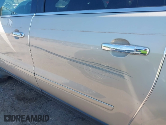 2015 Chevrolet Traverse LT with VIN 1GNKRGKDXFJ236009, listed as a IAAI auction lot 42076239 with Not Provided miles. Bid and sale history available at carsss.com. Image 19.