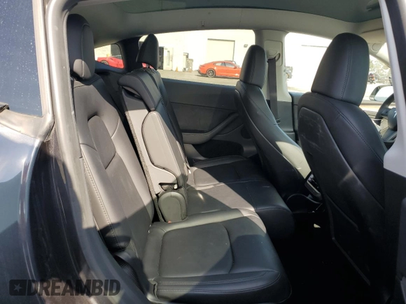2024 Tesla Model Y Long Range z VIN 7SAYGAEE0RF021084, wystawiony jako Copart lot #51973285 z przebiegiem 25 990 mil mil oraz Szkoda całkowita • Salvage title. Historia ofert i sprzedaży dostępna na DreamBid. Obrazek 11.