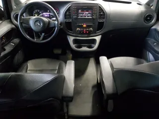 2018 Mercedes-Benz Metris Passenger z VIN WD4PG2EE1J3488603, wystawiony jako Copart lot #56352845 z przebiegiem 137 161 mil mil oraz Tytuł czysty. Historia ofert i sprzedaży dostępna na DreamBid. Obrazek 8.