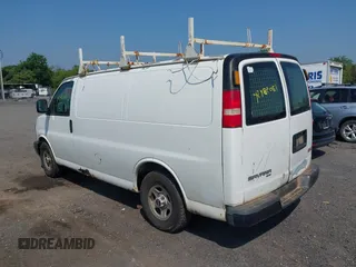 2007 GMC Savana z VIN 1GTFH15T171132054, wystawiony jako IAAI lot #42422081 z przebiegiem 366 438 mil mil oraz . Historia ofert i sprzedaży dostępna na DreamBid. Obrazek 3.