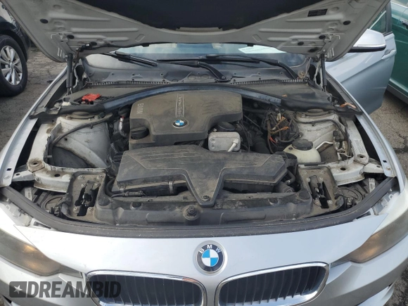 2013 BMW 3 Series 328i xDrive z VIN WBA3B5C54DJ598845, wystawiony jako Copart lot #62359705 z przebiegiem 116 699 mil mil oraz Szkoda całkowita • Salvage title. Historia ofert i sprzedaży dostępna na DreamBid. Obrazek 11.
