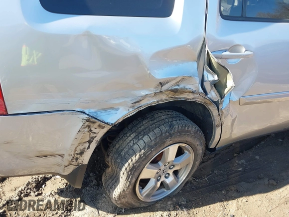 2009 Honda Pilot EX with VIN 5FNYF48479B002570, listed as a IAAI auction lot 41703942 with 146,405 mi miles. Bid and sale history available at carsss.com. Image 6.