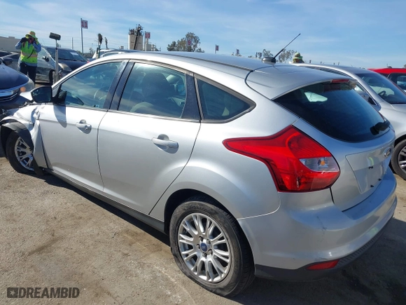 2012 Ford Focus SE with VIN 1FAHP3K27CL416859, listed as a IAAI auction lot 41418565 with 114,525 mi miles. Bid and sale history available at carsss.com. Image 3.