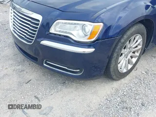 2014 Chrysler 300 z VIN 2C3CCAAG5EH373645, wystawiony jako IAAI lot #42282963 z przebiegiem 220 825 mil mil oraz . Historia ofert i sprzedaży dostępna na DreamBid. Obrazek 6.