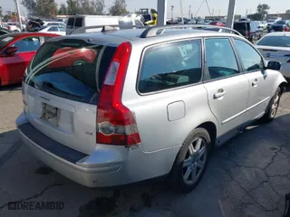 2006 Volvo V50 2.4L with VIN YV1MW390362163463, listed as a IAAI auction lot 41437912 with 121,092 mi miles. Bid and sale history available at carsss.com. Image 4.