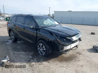 2022 Toyota Highlander XLE z VIN 5TDHZRBH2NS257729, wystawiony jako IAAI lot #41580650 z przebiegiem 63 394 mil mil oraz . Historia ofert i sprzedaży dostępna na DreamBid. Obrazek 1.