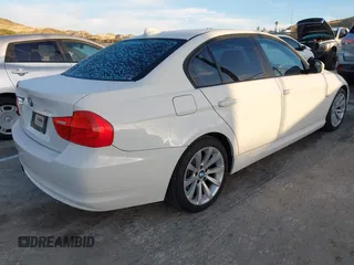 2011 BMW 3 Series 328i with VIN WBAPH5G57BNM76870, listed as a IAAI auction lot 41900288 with 191,609 mi miles and . Bid and sale history available at carsss.com. Image 4.