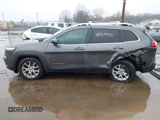 2014 Jeep Cherokee Latitude z VIN 1C4PJMCS5EW137875, wystawiony jako IAAI lot #41475923 z przebiegiem 124 565 mil mil oraz . Historia ofert i sprzedaży dostępna na DreamBid. Obrazek 14.