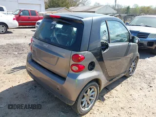 2009 Smart fortwo Pure z VIN WMEEJ31X99K302227, wystawiony jako IAAI lot #41900573 z przebiegiem 30 730 mil mil oraz . Historia ofert i sprzedaży dostępna na DreamBid. Obrazek 4.