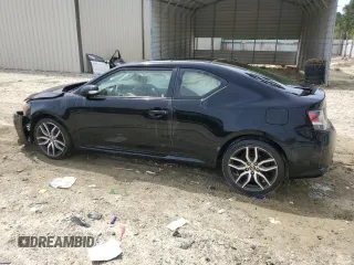 2016 Scion tC z VIN JTKJF5C75GJ013834, wystawiony jako Copart lot #53867955 z przebiegiem 245 467 mil mil oraz Szkody całkowita. Historia ofert i sprzedaży dostępna na DreamBid. Obrazek 2.