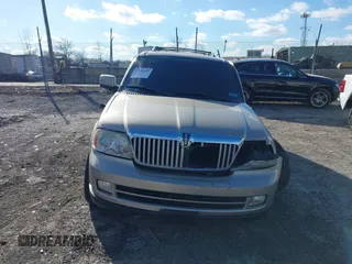 2006 Lincoln Navigator Luxury with VIN 5LMFU28556LJ11069, listed as a IAAI auction lot 41336059 with 117,003 mi miles. Bid and sale history available at carsss.com. Image 13.