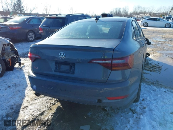 2019 Volkswagen Jetta GLI S z VIN 3VW6T7BU6KM209458, wystawiony jako IAAI lot #41334724 z przebiegiem 53 634 mil mil oraz . Historia ofert i sprzedaży dostępna na DreamBid. Obrazek 4.