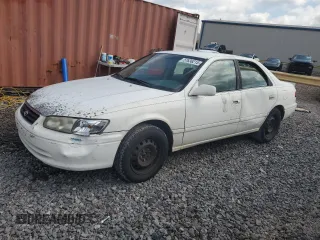 2000 Toyota Camry CE z VIN 4T1BG22K5YU936033, wystawiony jako Copart lot #57636215 z przebiegiem 242 889 mil mil oraz Szkoda całkowita • Salvage title. Historia ofert i sprzedaży dostępna na DreamBid. Obrazek 1.