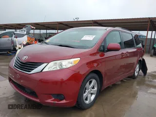 2014 Toyota Sienna LE AAS z VIN 5TDKK3DC9ES466877, wystawiony jako IAAI lot #42298356 z przebiegiem 189 826 mil mil oraz . Historia ofert i sprzedaży dostępna na DreamBid. Obrazek 20.