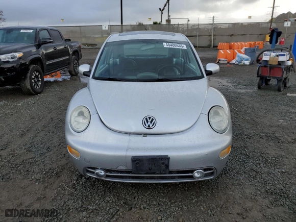 2001 Volkswagen New Beetle GLS with VIN 3VWCK21C01M453168, listed as a Copart auction lot 45480635 with 122,494 mi miles and Salvage Title. Bid and sale history available at carsss.com. Image 5.