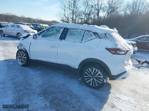 2021 Nissan Kicks SV with VIN 3N1CP5CV1ML500709, listed as a IAAI auction lot 41377716 with NaN miles. Bid and sale history available at carsss.com. Image 3.